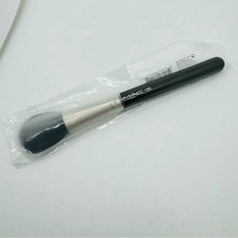 Mac 129S Powder/Blush Makeup Brush Synthetic Bristles Brand New Authentic